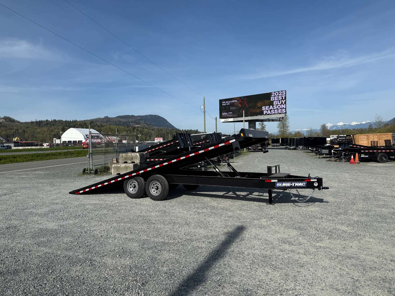 Photo of 2025 Suretrac 8.5x22ft Deck Over Power Tilt Equipment Trailer 15,000lb GVW
