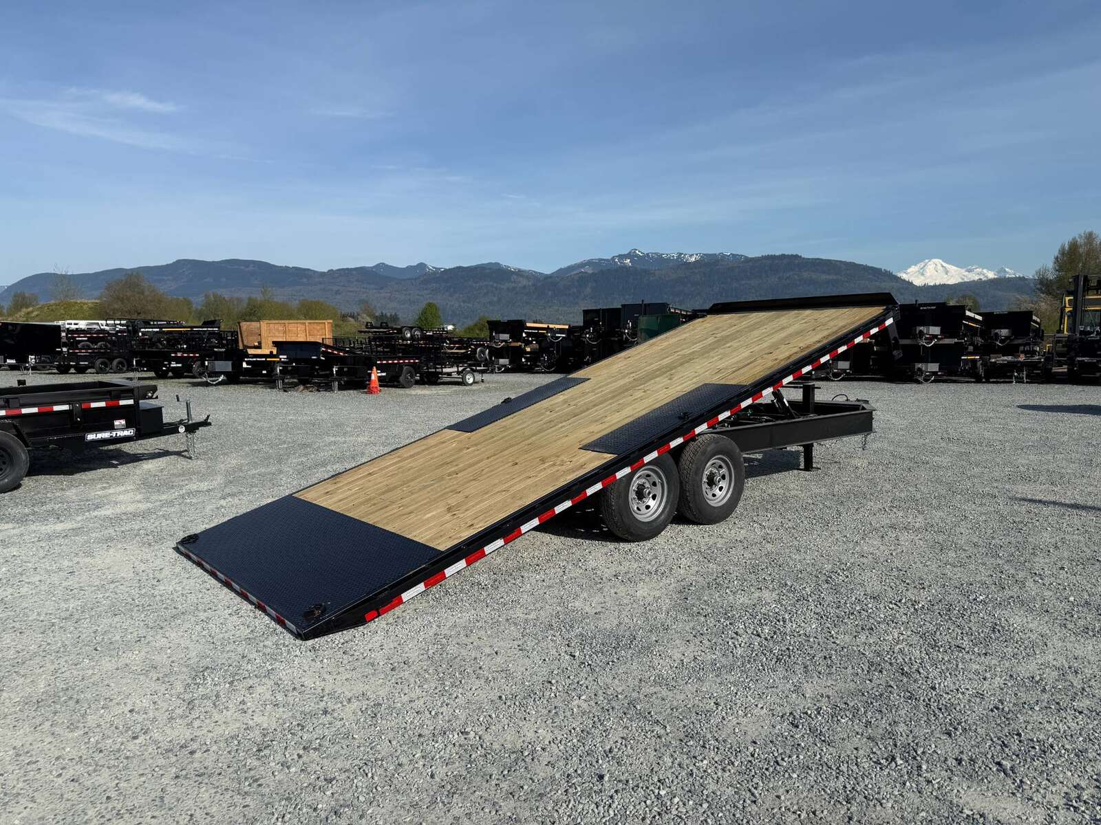 Photo of 2025 Suretrac 8.5x22ft Deck Over Power Tilt Equipment Trailer 15,000lb GVW