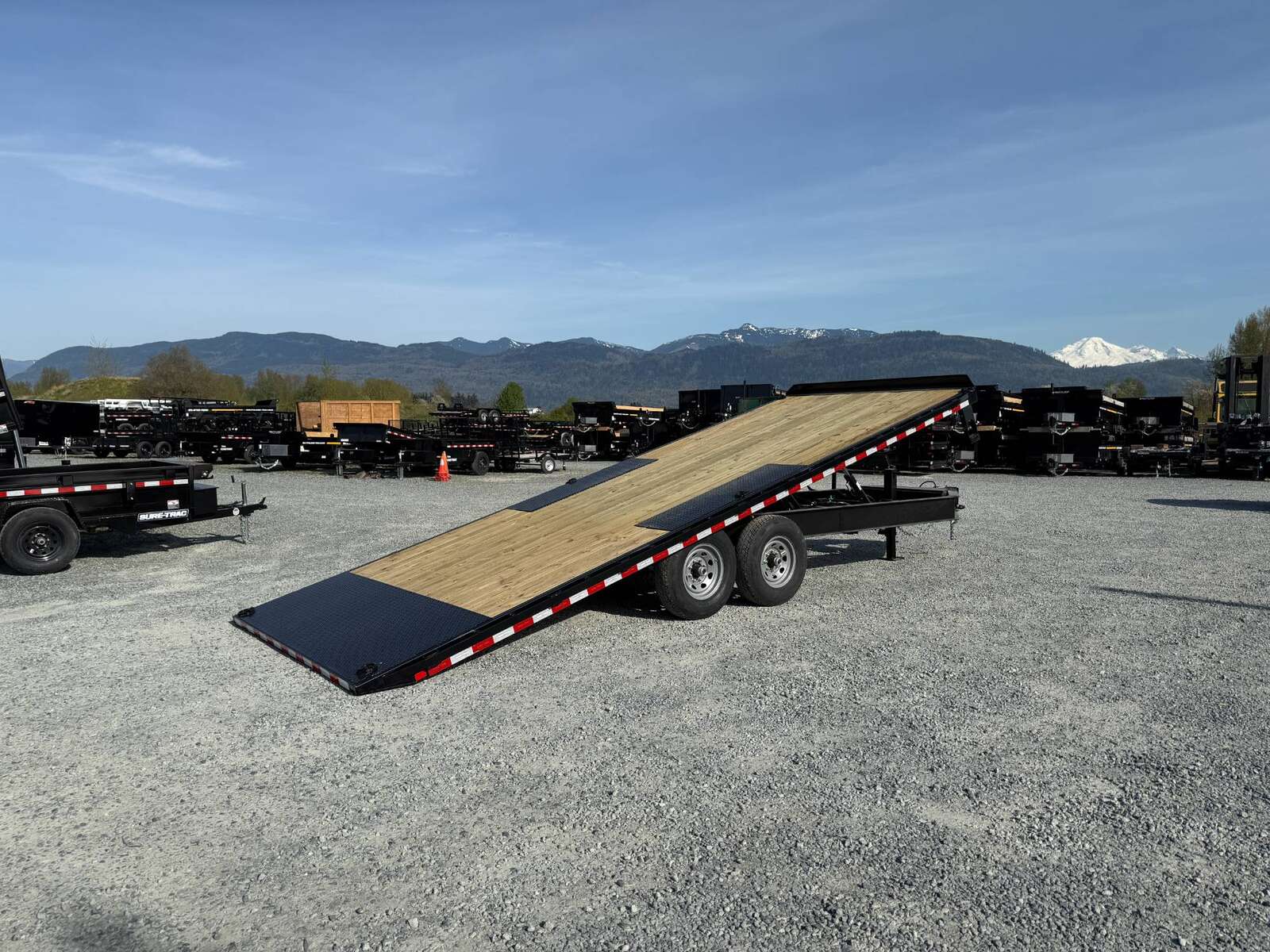 Photo of 2025 Suretrac 8.5x22ft Deck Over Power Tilt Equipment Trailer 15,000lb GVW