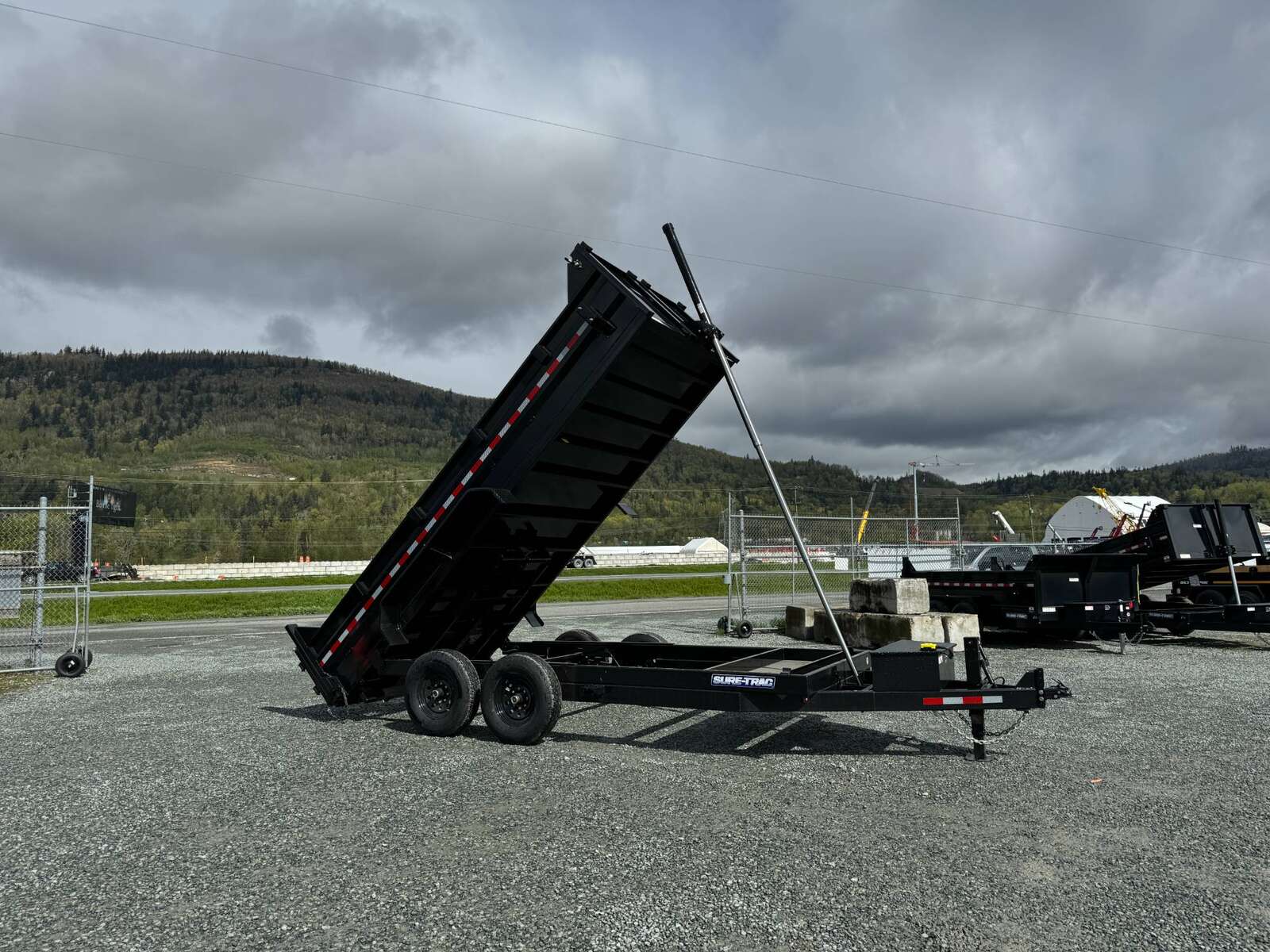 Photo of New 2024 Suretrac 7x16 Telescopic Hoist Dump Trailer 15,500lbs GVW w/ Ramps and Tarp