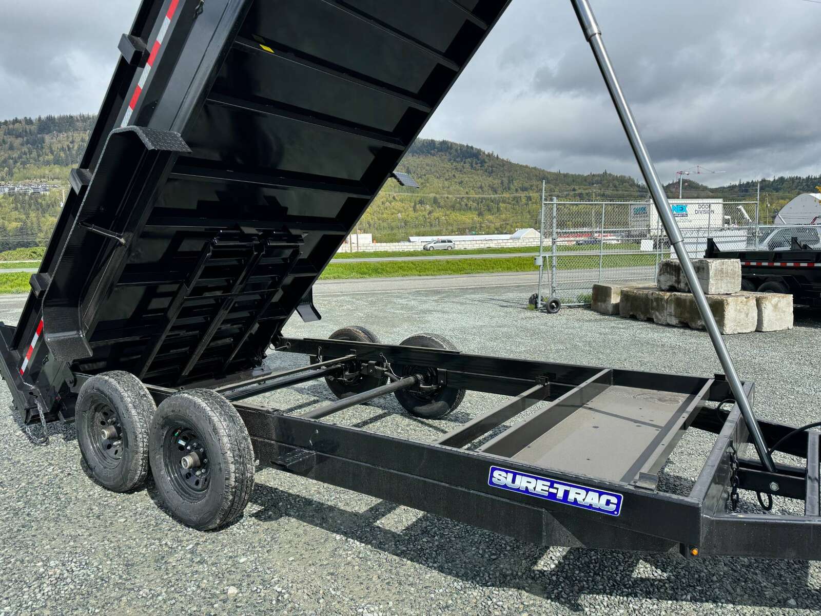 Photo of New 2024 Suretrac 7x16 Telescopic Hoist Dump Trailer 15,500lbs GVW w/ Ramps and Tarp