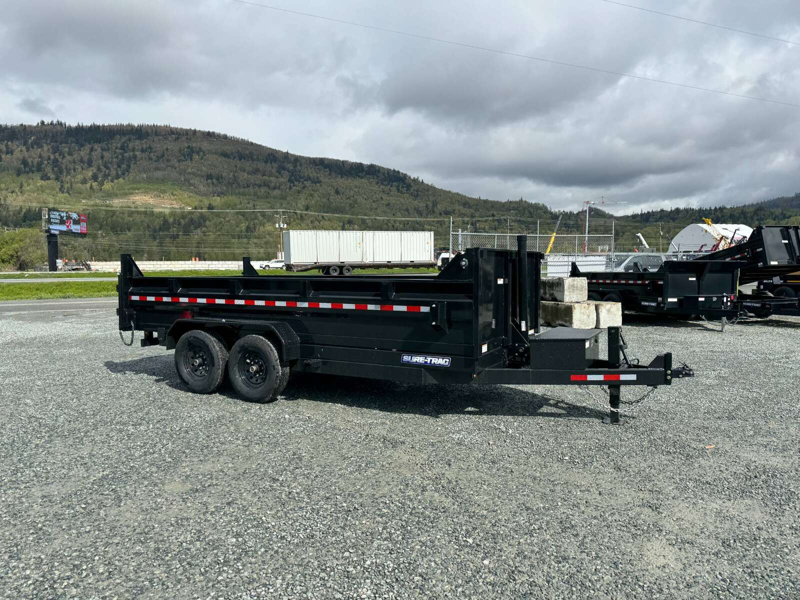 Photo of New 2024 Suretrac 7x16 Telescopic Hoist Dump Trailer 15,500lbs GVW w/ Ramps and Tarp