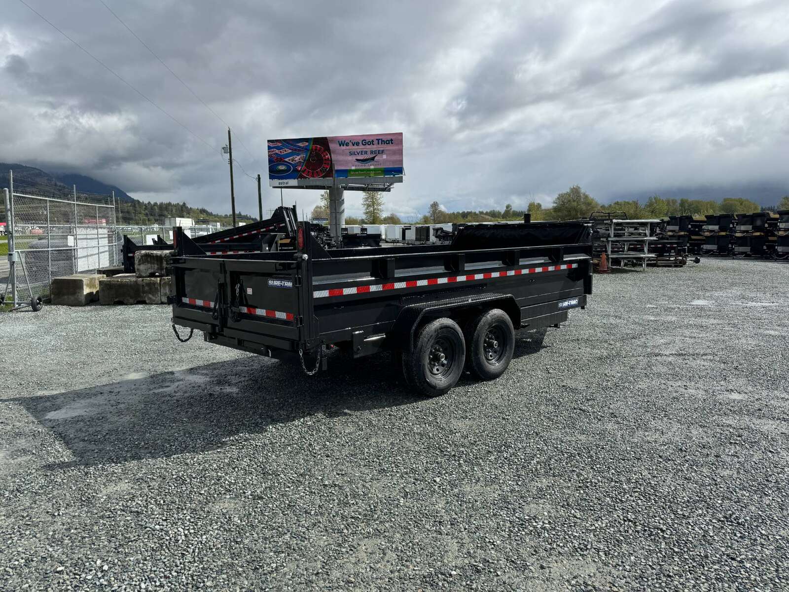 Photo of New 2024 Suretrac 7x16 Telescopic Hoist Dump Trailer 15,500lbs GVW w/ Ramps and Tarp