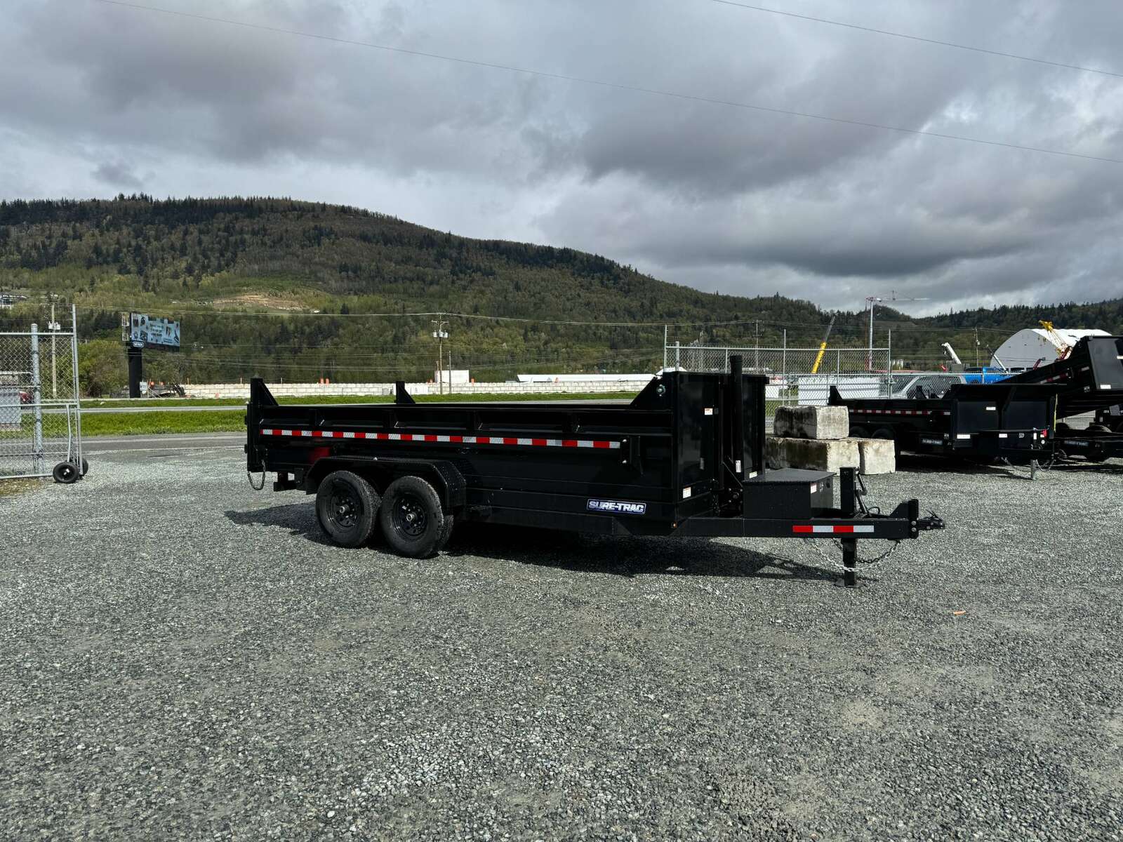 Photo of New 2024 Suretrac 7x16 Telescopic Hoist Dump Trailer 15,500lbs GVW w/ Ramps and Tarp