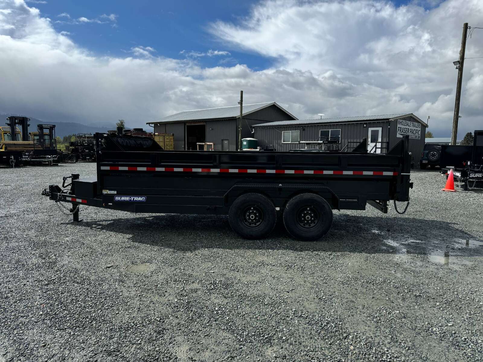 Photo of New 2024 Suretrac 7x16 Telescopic Hoist Dump Trailer 15,500lbs GVW w/ Ramps and Tarp