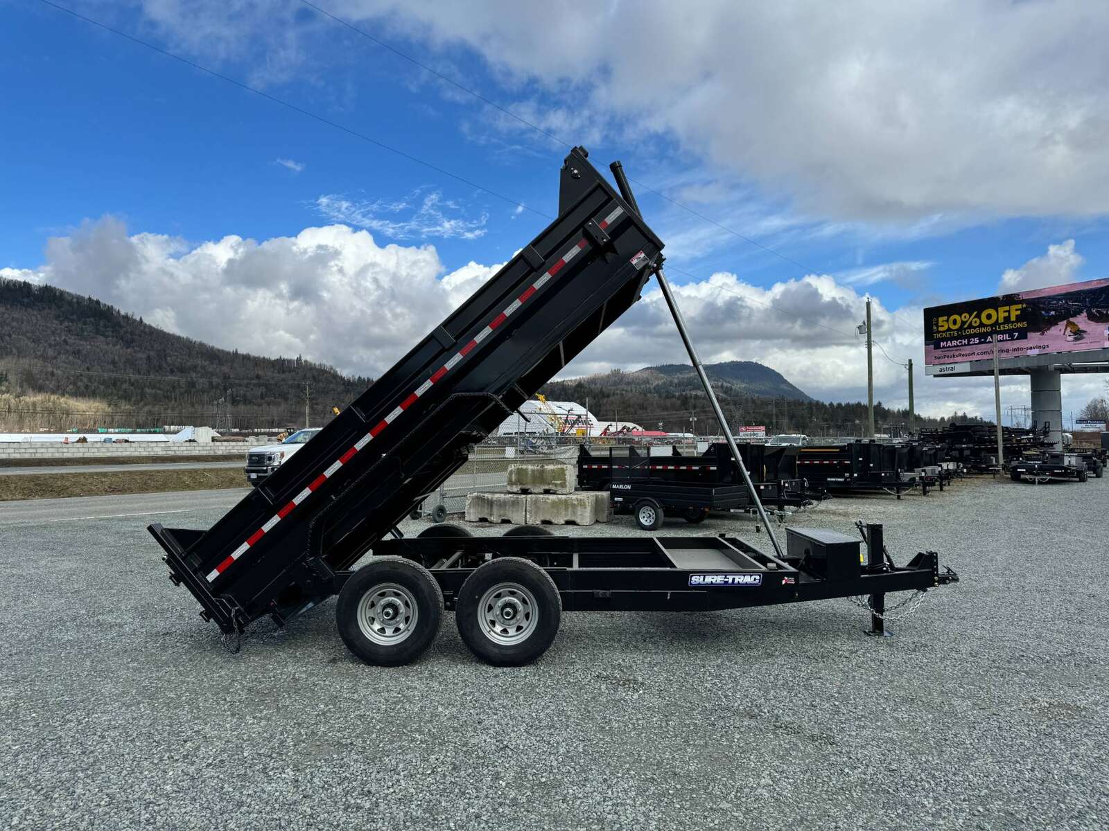 Photo of 2025 Suretrac 7x14 Telescopic Hoist Dump Trailer 14,000lbs GVW w/ Ramps and Tarp