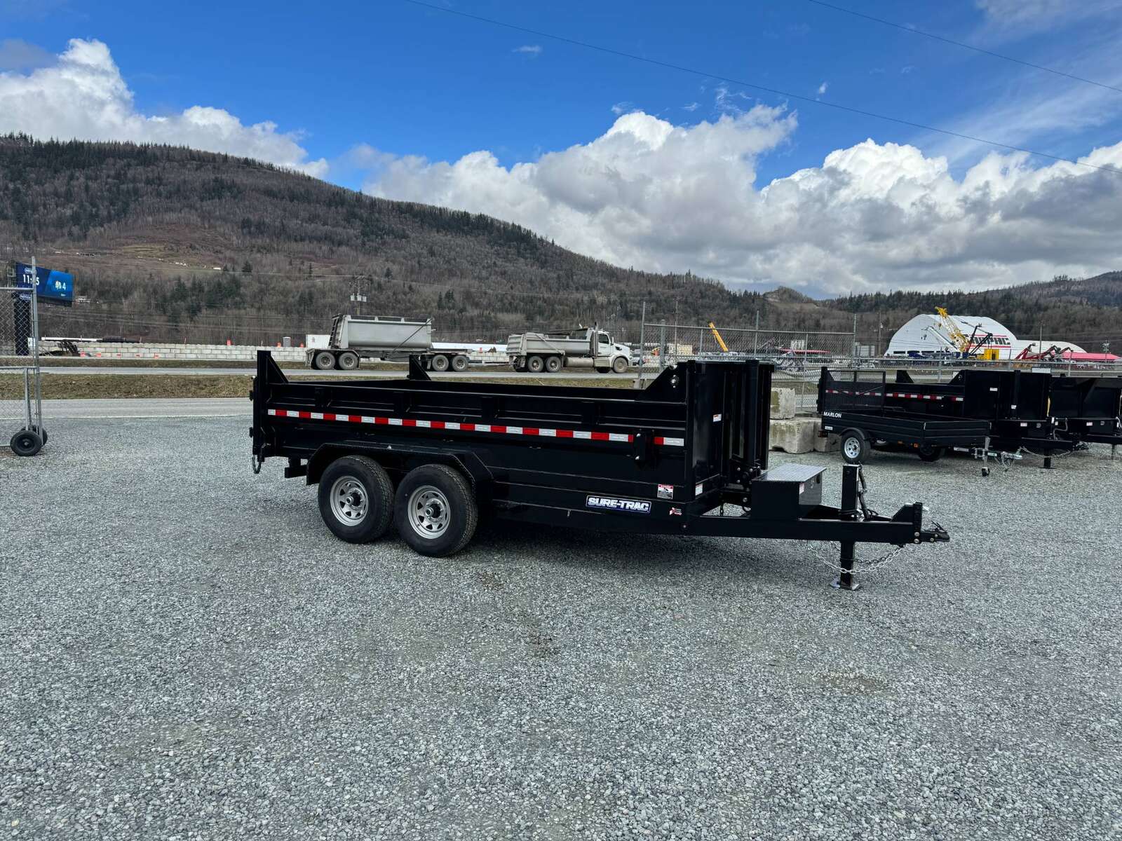 Photo of 2025 Suretrac 7x14 Telescopic Hoist Dump Trailer 14,000lbs GVW w/ Ramps and Tarp