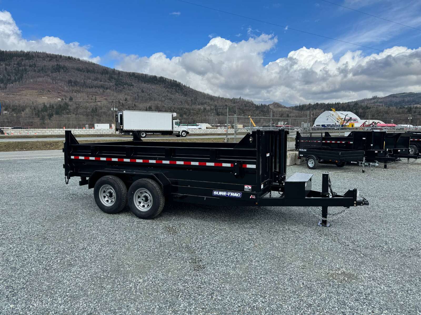 Photo of 2025 Suretrac 7x14 Telescopic Hoist Dump Trailer 14,000lbs GVW w/ Ramps and Tarp