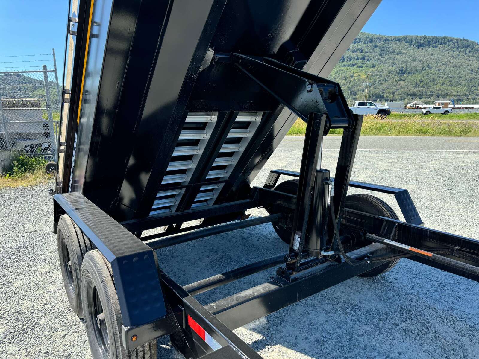 Photo of 2026 Southland Trailers 7x14 Dump Trailer HD 17,000lbs GVW w/ Hydraulic Front Jack & 3/16" Floor (SL714-16KHD)