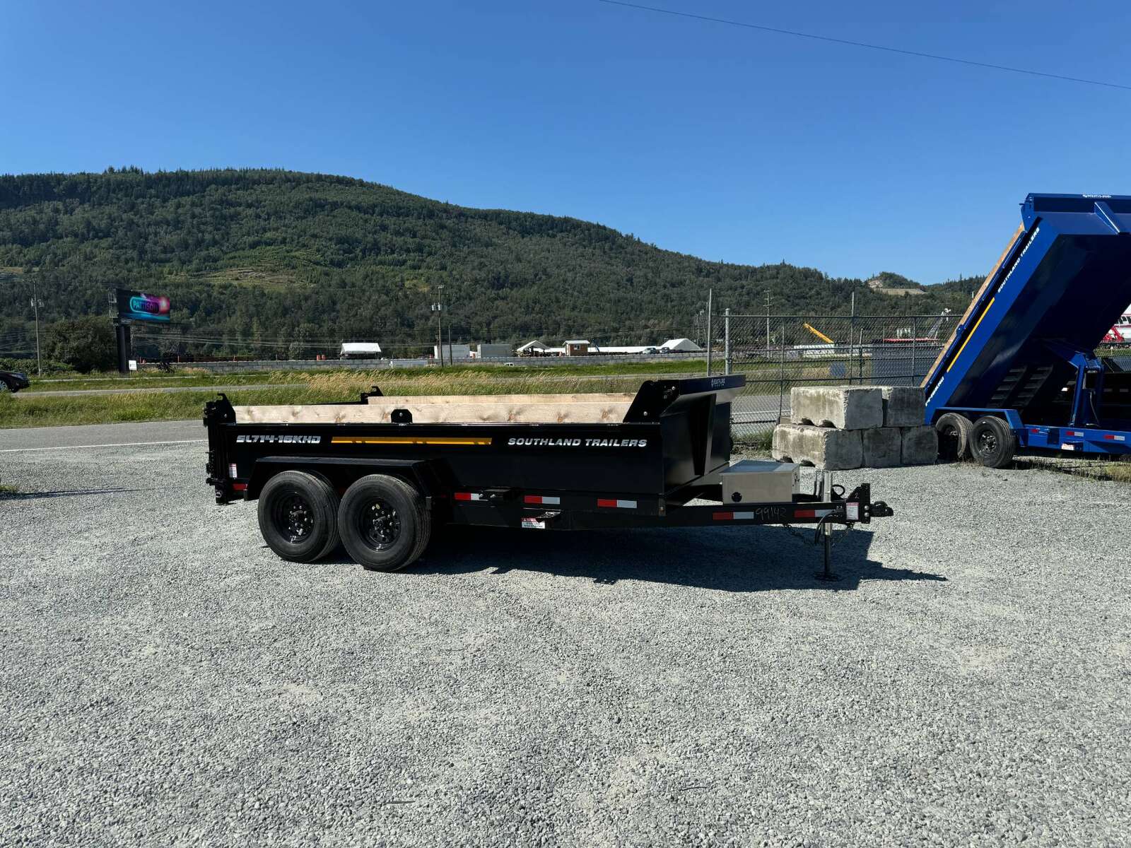 Photo of 2026 Southland Trailers 7x14 Dump Trailer HD 17,000lbs GVW w/ Hydraulic Front Jack & 3/16" Floor (SL714-16KHD)