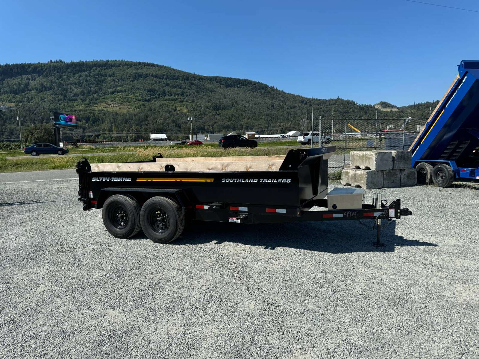 Photo of 2026 Southland Trailers 7x14 Dump Trailer HD 17,000lbs GVW w/ Hydraulic Front Jack & 3/16" Floor (SL714-16KHD)