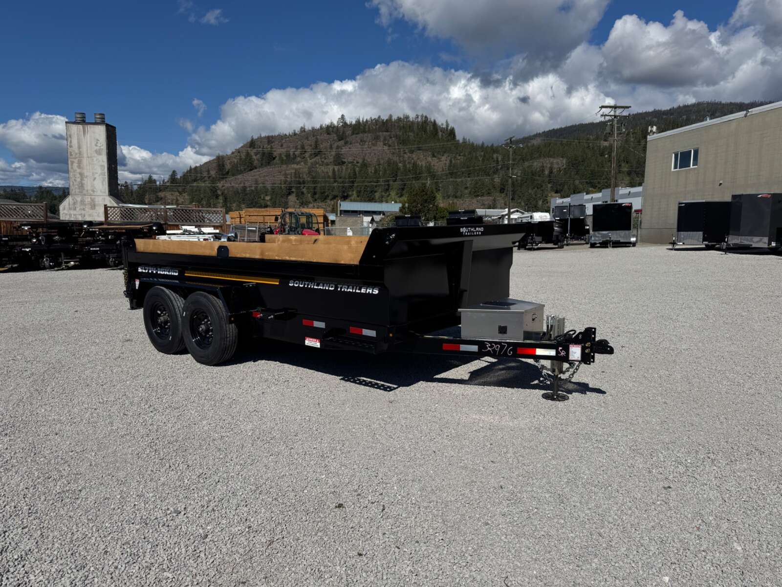 Photo of 2026 Southland Trailers 7x14 Dump Trailer HD 17,000lbs GVW w/ Hydraulic Front Jack & 3/16" Floor (SL714-16KHD)