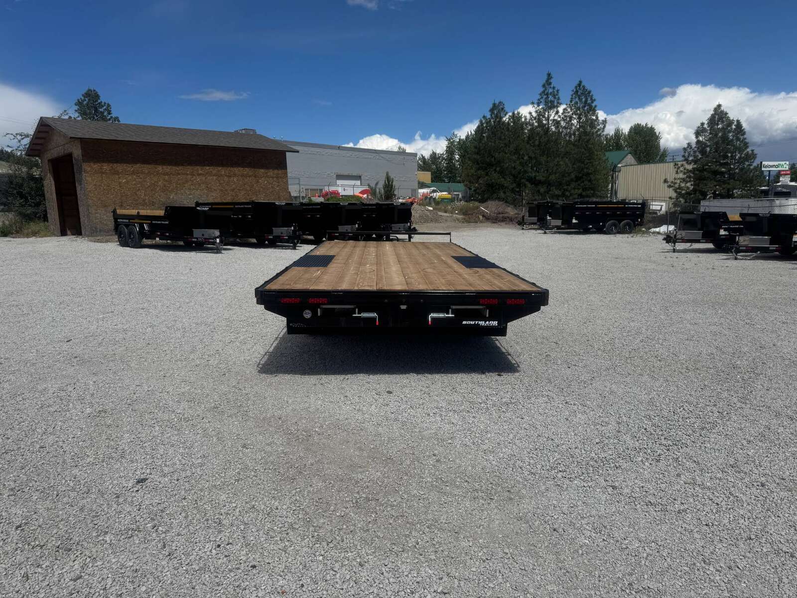 Photo of 2026 Southland Trailer 8x20 Deckover Trailer 15,400lb GVW Flat Deck